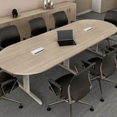 Mesa de reunião oval